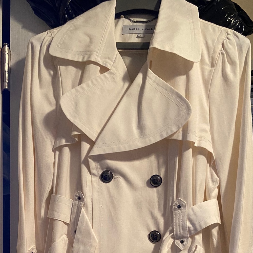 Beautiful Cream Black Rivet Peacoat with Belt - Picture 2 of 2